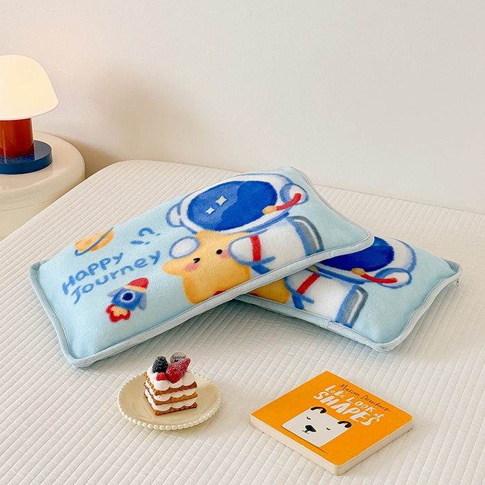 91家纺网 家纺一手货源 找家纺 嗨生活 2025年原创大版牛奶绒枕套 枕芯 儿童枕套 枕芯 幼儿园枕套枕芯 牛奶绒-开心宇航员