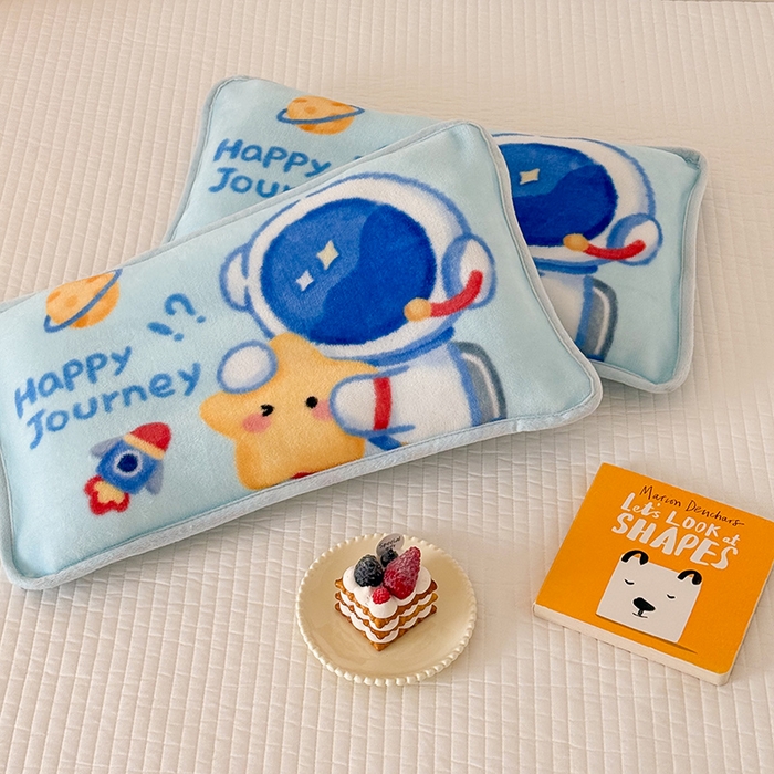 91家纺网 家纺一手货源 找家纺 嗨生活 2025年原创大版牛奶绒枕套 枕芯 儿童枕套 枕芯 幼儿园枕套枕芯 牛奶绒-开心宇航员