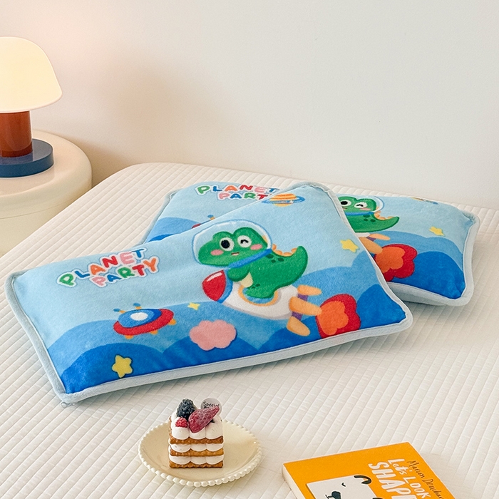 91家纺网 家纺一手货源 找家纺 嗨生活 2025年原创大版牛奶绒枕套 枕芯 儿童枕套 枕芯 幼儿园枕套枕芯 牛奶绒-恐龙派对