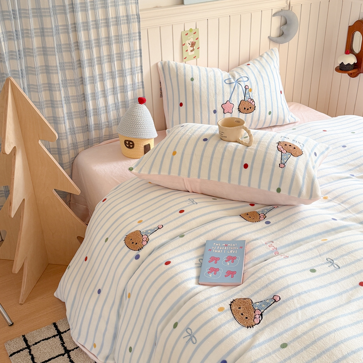 91家纺网 家纺一手货源 找家纺 潘朵拉家纺 2025新款A类牛奶绒毛巾绣系列四件套 黑皮琪