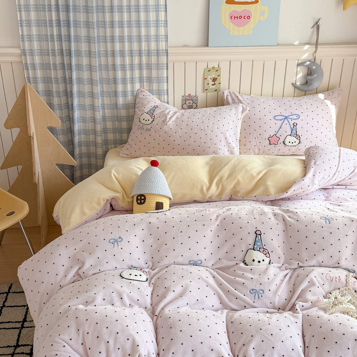 91家纺网 家纺一手货源 找家纺 潘朵拉家纺 2025新款A类牛奶绒毛巾绣系列四件套 甜梦喵