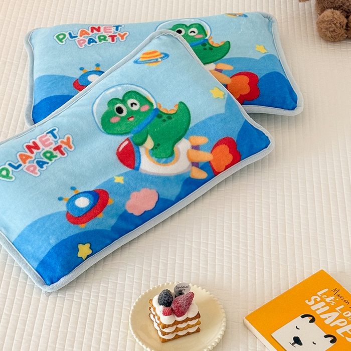 91家纺网 家纺一手货源 找家纺 嗨生活 2025年原创大版牛奶绒枕套 枕芯 儿童枕套 枕芯 幼儿园枕套枕芯 牛奶绒-恐龙派对