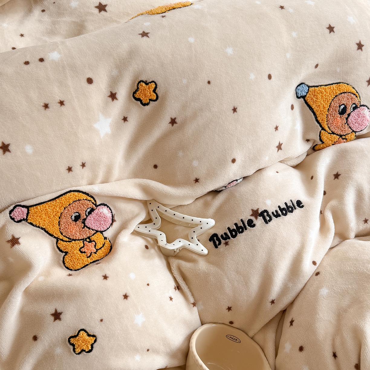 91家纺网 家纺一手货源 找家纺 潘朵拉家纺 2025新款A类牛奶绒毛巾绣系列四件套 星梦泡仔