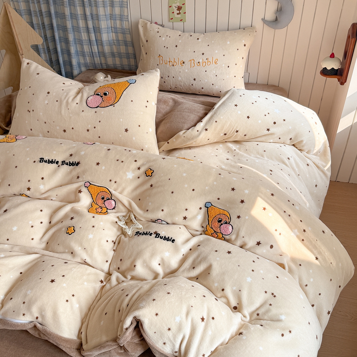 91家纺网 家纺一手货源 找家纺 潘朵拉家纺 2025新款A类牛奶绒毛巾绣系列四件套 星梦泡仔