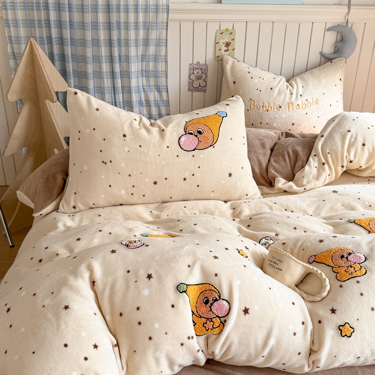 91家纺网 家纺一手货源 找家纺 潘朵拉家纺 2025新款A类牛奶绒毛巾绣系列四件套 星梦泡仔