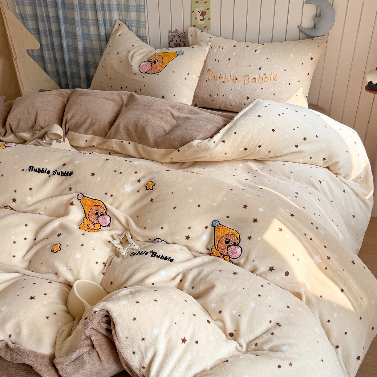 91家纺网 家纺一手货源 找家纺 潘朵拉家纺 2025新款A类牛奶绒毛巾绣系列四件套 星梦泡仔