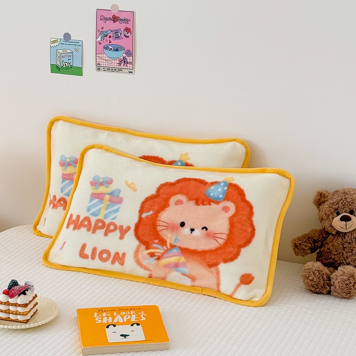 91家纺网 家纺一手货源 找家纺 嗨生活 2025年原创大版牛奶绒枕套 枕芯 儿童枕套 枕芯 幼儿园枕套枕芯 牛奶绒-萌小狮