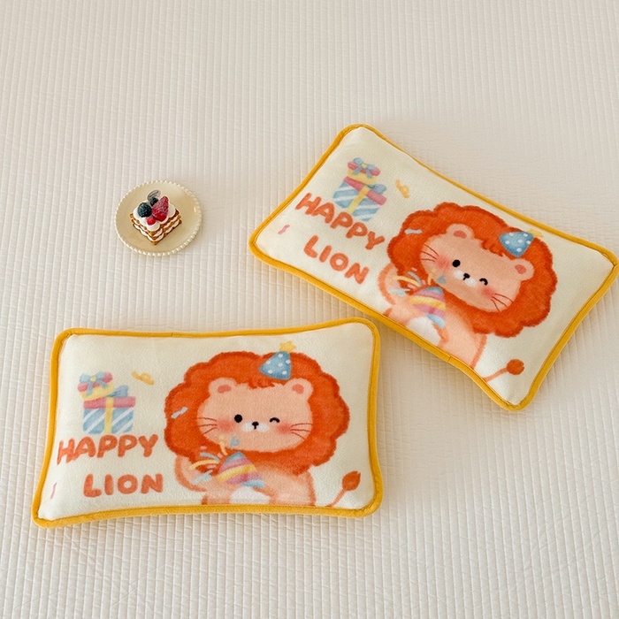 91家纺网 家纺一手货源 找家纺 嗨生活 2025年原创大版牛奶绒枕套 枕芯 儿童枕套 枕芯 幼儿园枕套枕芯 牛奶绒-萌小狮