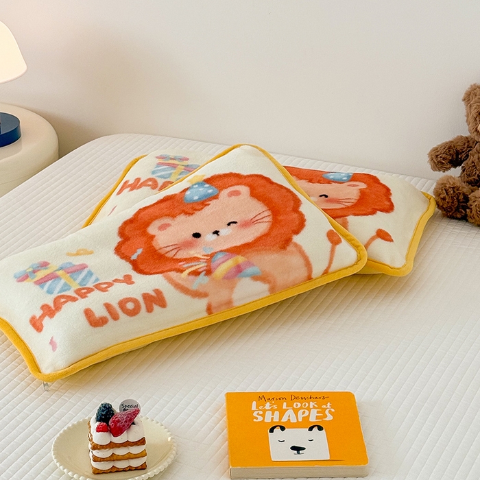 91家纺网 家纺一手货源 找家纺 嗨生活 2025年原创大版牛奶绒枕套 枕芯 儿童枕套 枕芯 幼儿园枕套枕芯 牛奶绒-萌小狮