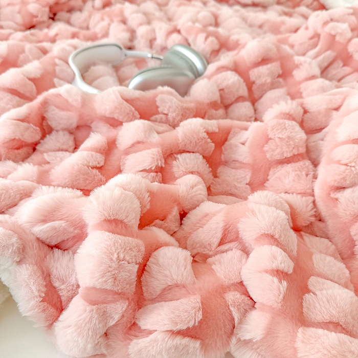 91家纺网 家纺一手货源 找家纺 乐坊 2025新款高克重蝶梦兔毛毯羊羔绒毛毯 蝶梦-樱花粉