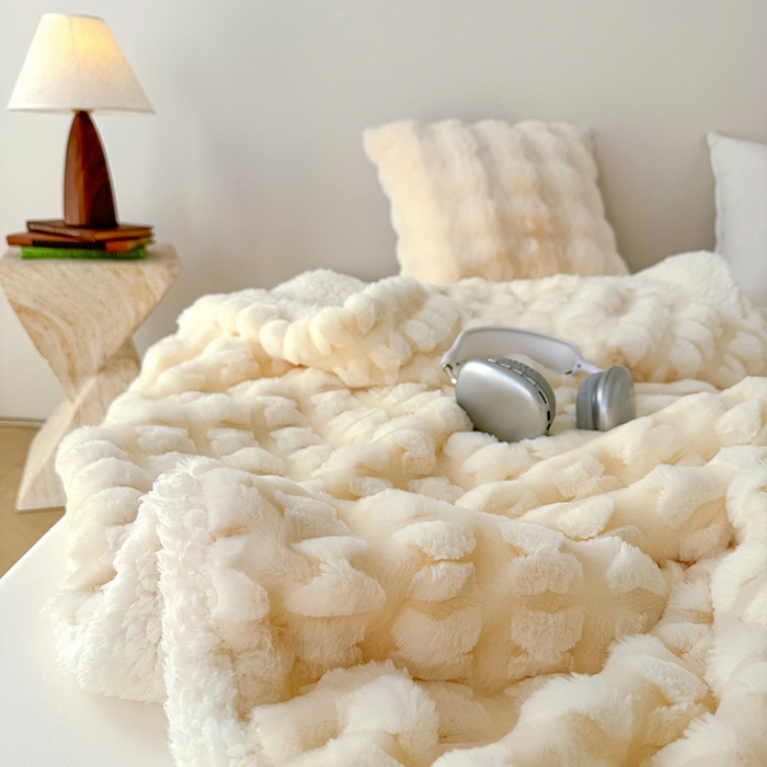 91家纺网 家纺一手货源 找家纺 乐坊 2025新款高克重蝶梦兔毛毯羊羔绒毛毯 蝶梦-奶白