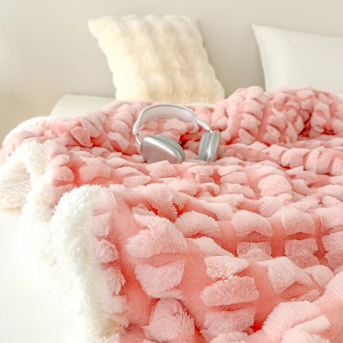 91家纺网 家纺一手货源 找家纺 乐坊 2025新款高克重蝶梦兔毛毯羊羔绒毛毯 蝶梦-樱花粉