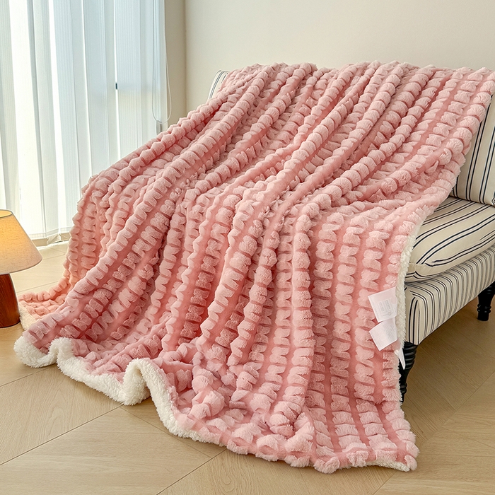 91家纺网 家纺一手货源 找家纺 乐坊 2025新款高克重蝶梦兔毛毯羊羔绒毛毯 蝶梦-樱花粉