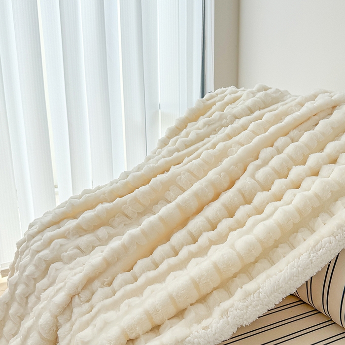 91家纺网 家纺一手货源 找家纺 乐坊 2025新款高克重蝶梦兔毛毯羊羔绒毛毯 蝶梦-奶白