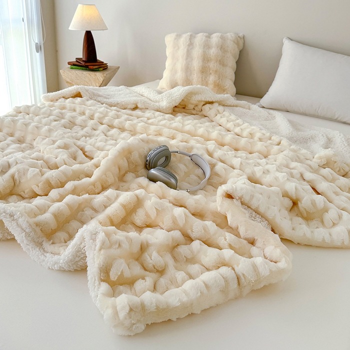 91家纺网 家纺一手货源 找家纺 乐坊 2025新款高克重蝶梦兔毛毯羊羔绒毛毯 蝶梦-奶白