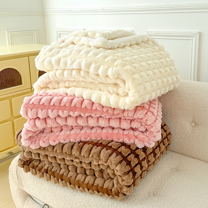 91家纺网 家纺一手货源 找家纺 乐坊 2025新款高克重蝶梦兔毛毯羊羔绒毛毯 组合