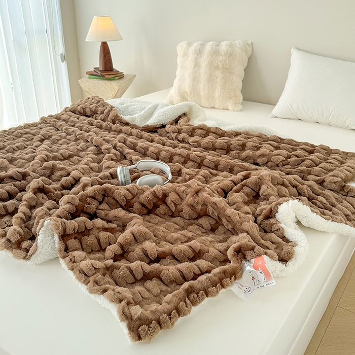 91家纺网 家纺一手货源 找家纺 乐坊 2025新款高克重蝶梦兔毛毯羊羔绒毛毯 蝶梦-咖