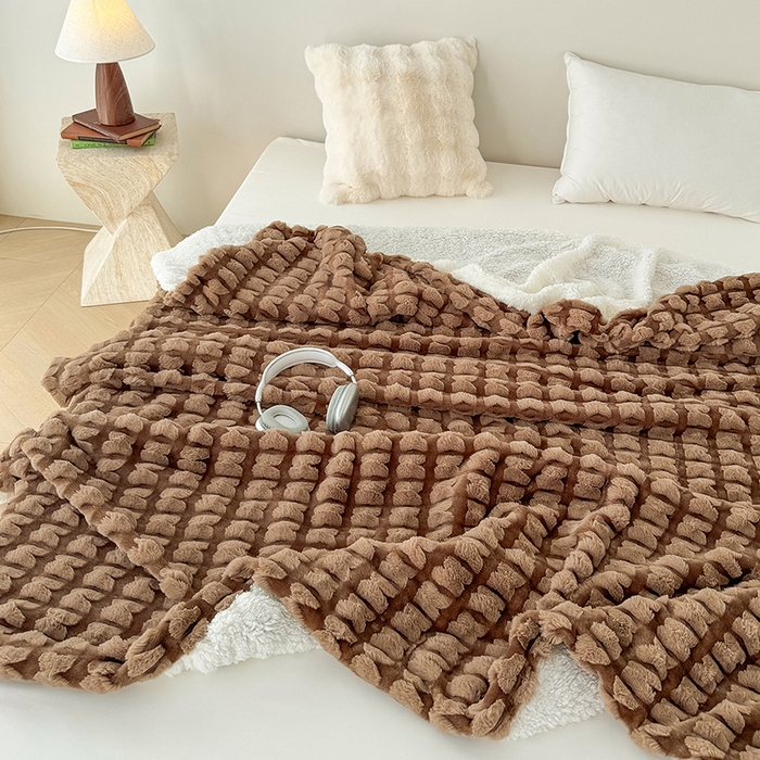 91家纺网 家纺一手货源 找家纺 乐坊 2025新款高克重蝶梦兔毛毯羊羔绒毛毯 蝶梦-咖