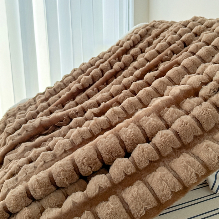 91家纺网 家纺一手货源 找家纺 乐坊 2025新款高克重蝶梦兔毛毯羊羔绒毛毯 蝶梦-咖