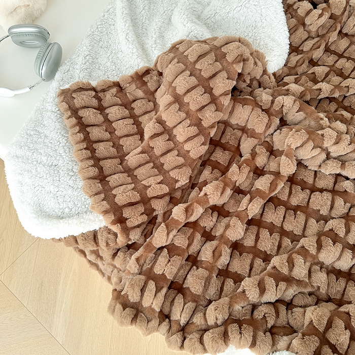 91家纺网 家纺一手货源 找家纺 乐坊 2025新款高克重蝶梦兔毛毯羊羔绒毛毯 蝶梦-咖