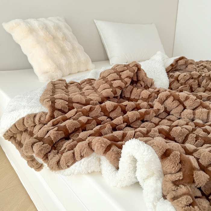 91家纺网 家纺一手货源 找家纺 乐坊 2025新款高克重蝶梦兔毛毯羊羔绒毛毯 蝶梦-咖