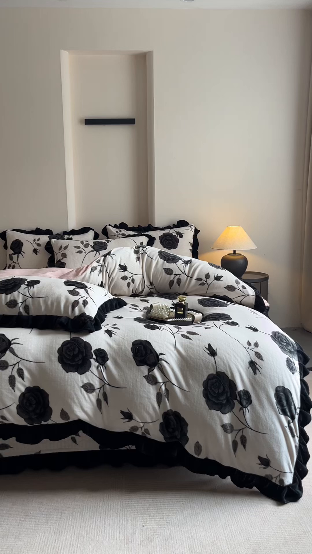 91家纺网 家纺一手货源 找家纺 （总）安哆啦家纺 2025新款法式赫本风牛奶绒床盖四件套