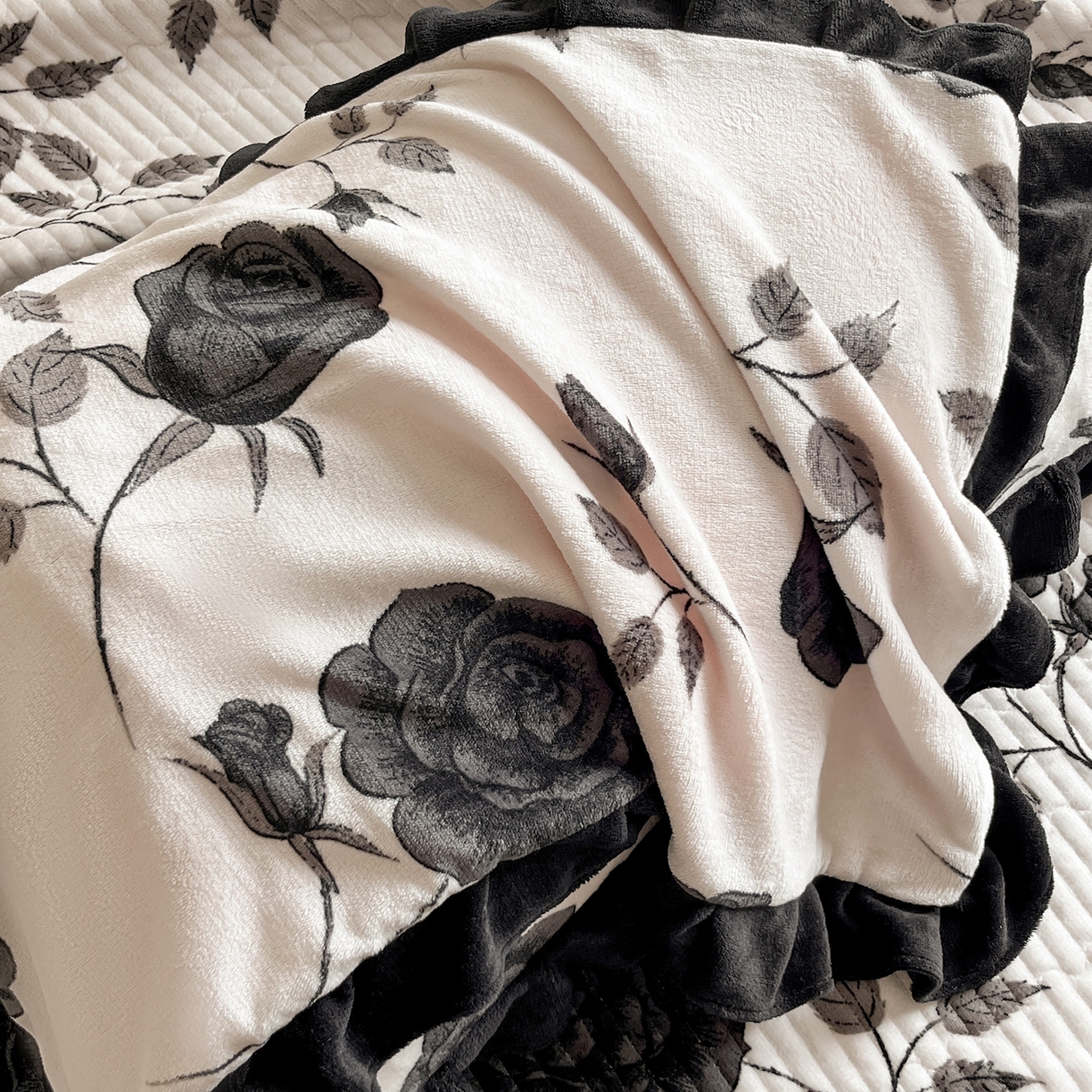 91家纺网 家纺一手货源 找家纺 （总）安哆啦家纺 2025新款法式赫本风牛奶绒床盖四件套