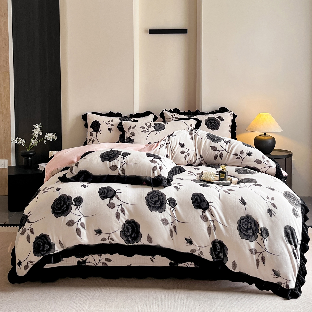 91家纺网 家纺一手货源 找家纺 （总）安哆啦家纺 2025新款法式赫本风牛奶绒床盖四件套