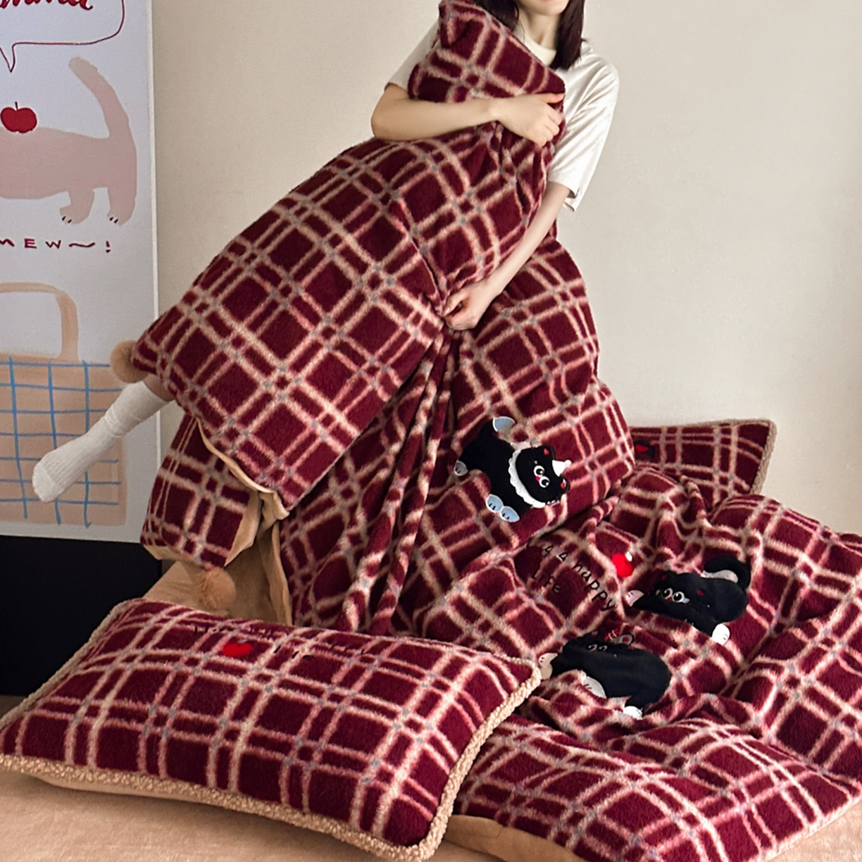 91家纺网 家纺一手货源 找家纺 （总）宇航家纺 2025新款仿羊毛仿羊绒牛奶绒复古风美拉德立体贴布绣花四件套