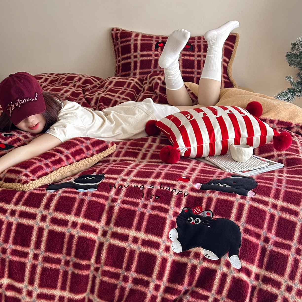 91家纺网 家纺一手货源 找家纺 （总）宇航家纺 2025新款仿羊毛仿羊绒牛奶绒复古风美拉德立体贴布绣花四件套