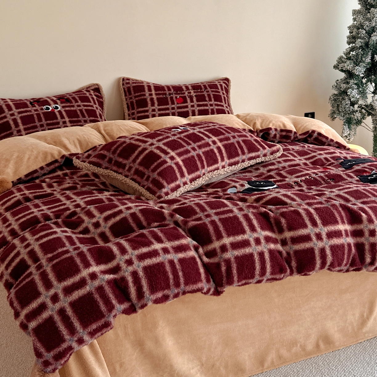 91家纺网 家纺一手货源 找家纺 （总）宇航家纺 2025新款仿羊毛仿羊绒牛奶绒复古风美拉德立体贴布绣花四件套