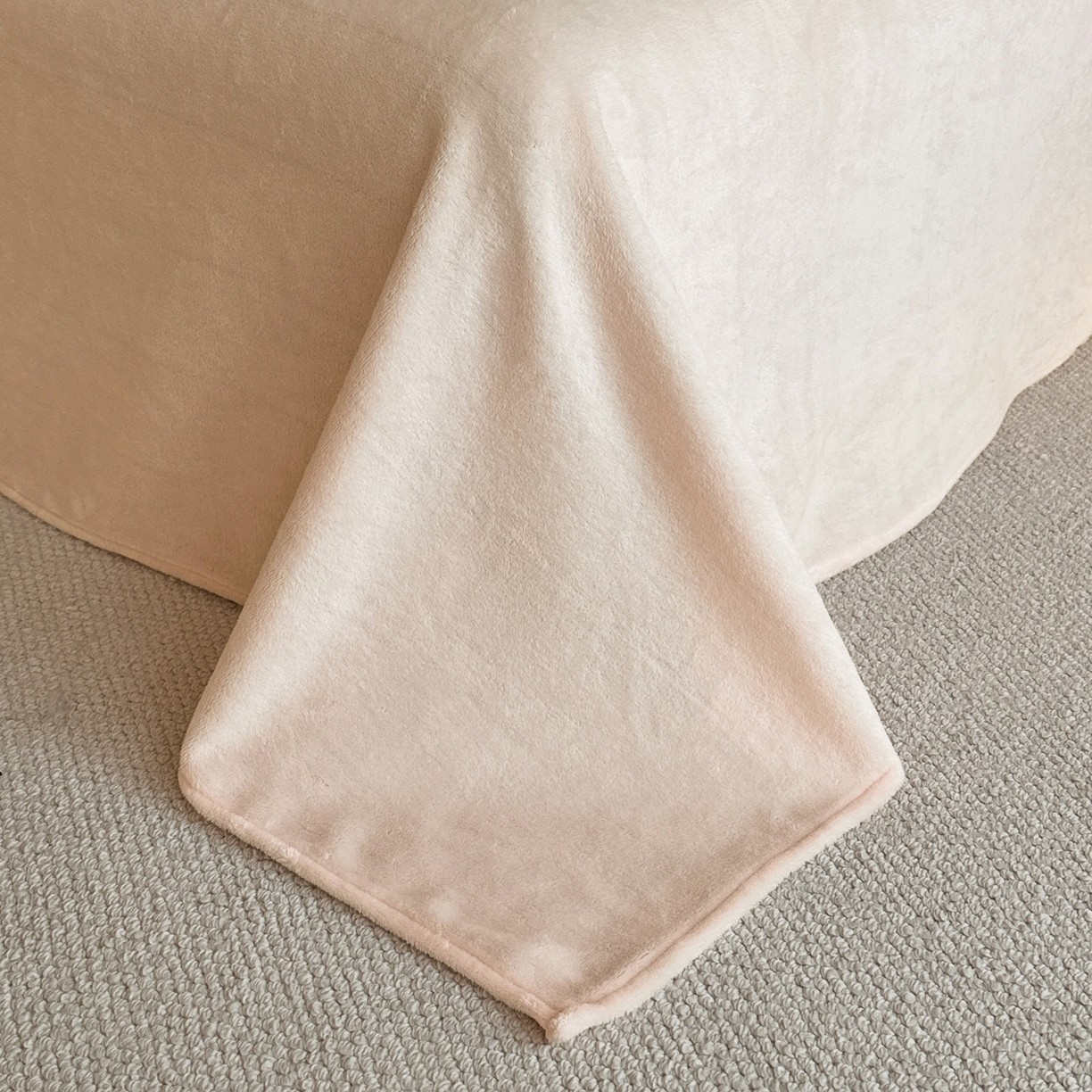 91家纺网 家纺一手货源 找家纺 宇航家纺 2025新款仿羊毛仿羊绒牛奶绒复古风美拉德立体贴布绣花四件套 呆萌猫咪