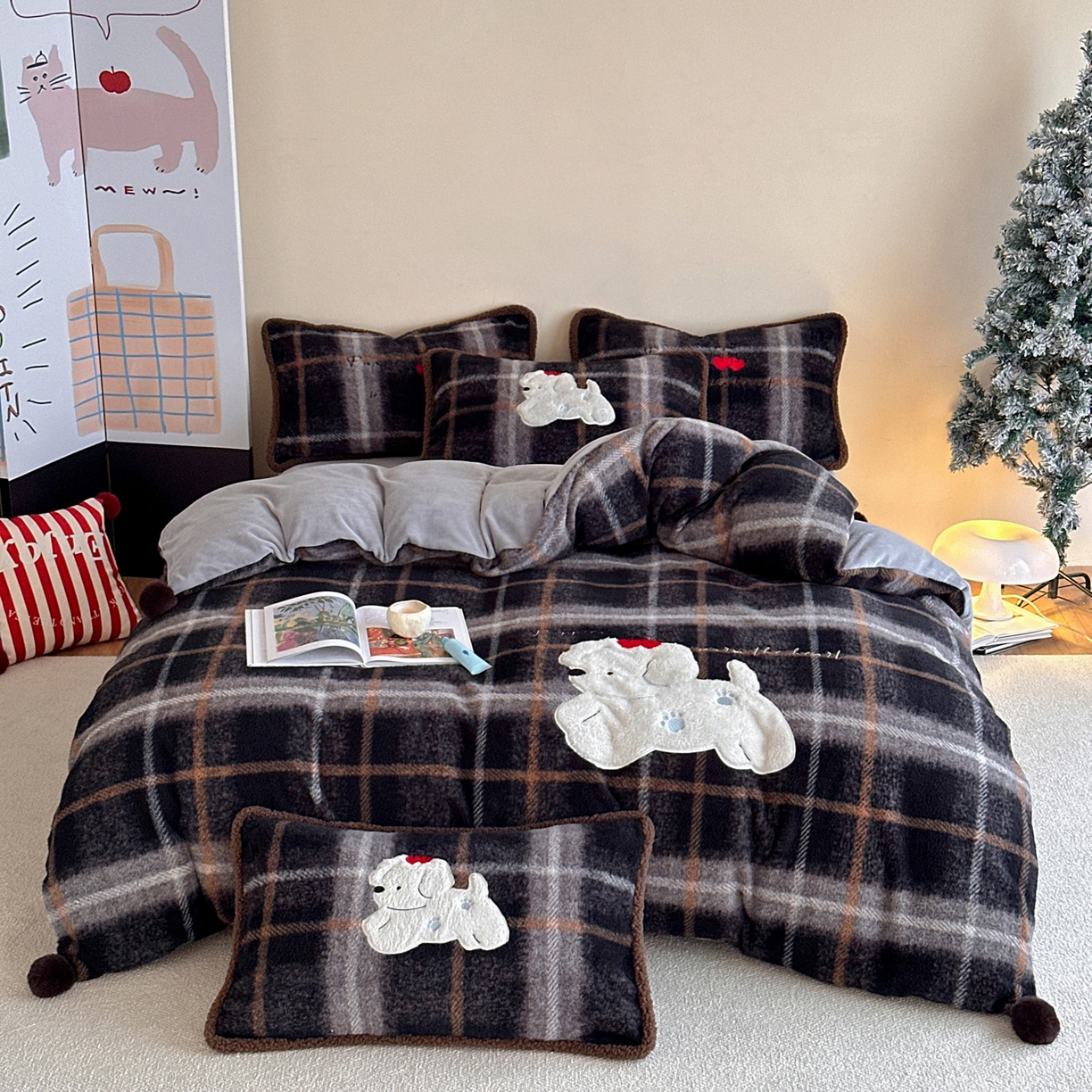 91家纺网 家纺一手货源 找家纺 宇航家纺 2025新款仿羊毛仿羊绒牛奶绒复古风美拉德立体贴布绣花四件套 福宝小狗