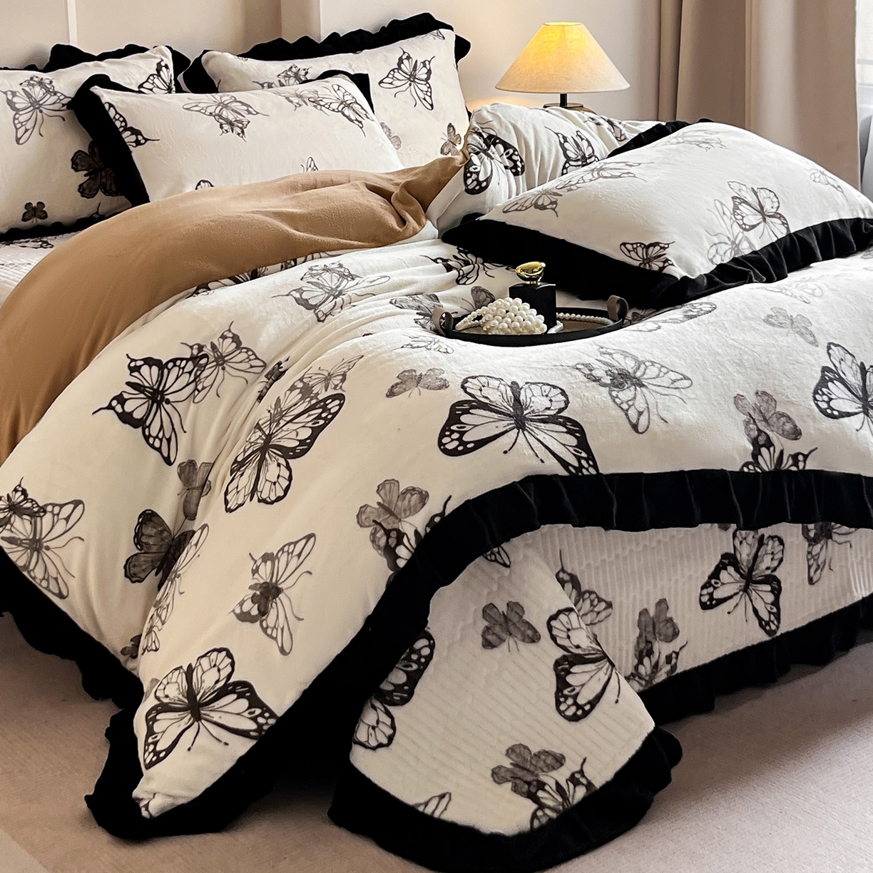 91家纺网 家纺一手货源 找家纺 （总）安哆啦家纺 2025新款法式赫本风牛奶绒床盖四件套