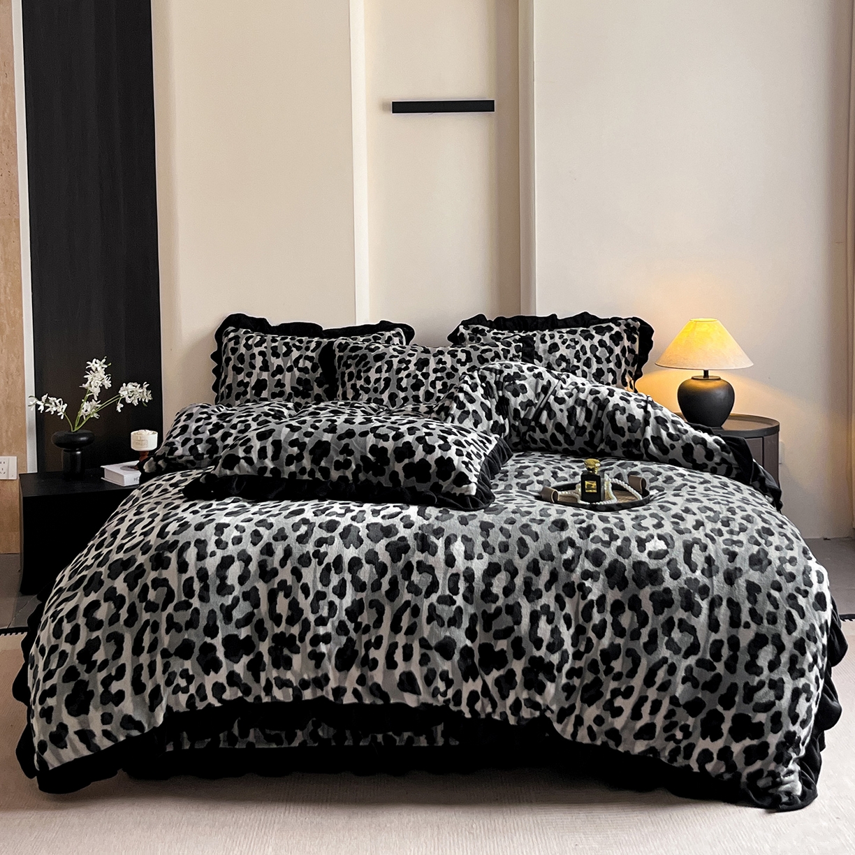 91家纺网 家纺一手货源 找家纺 安哆啦家纺 2025新款法式赫本风牛奶绒床盖四件套 高级豹纹