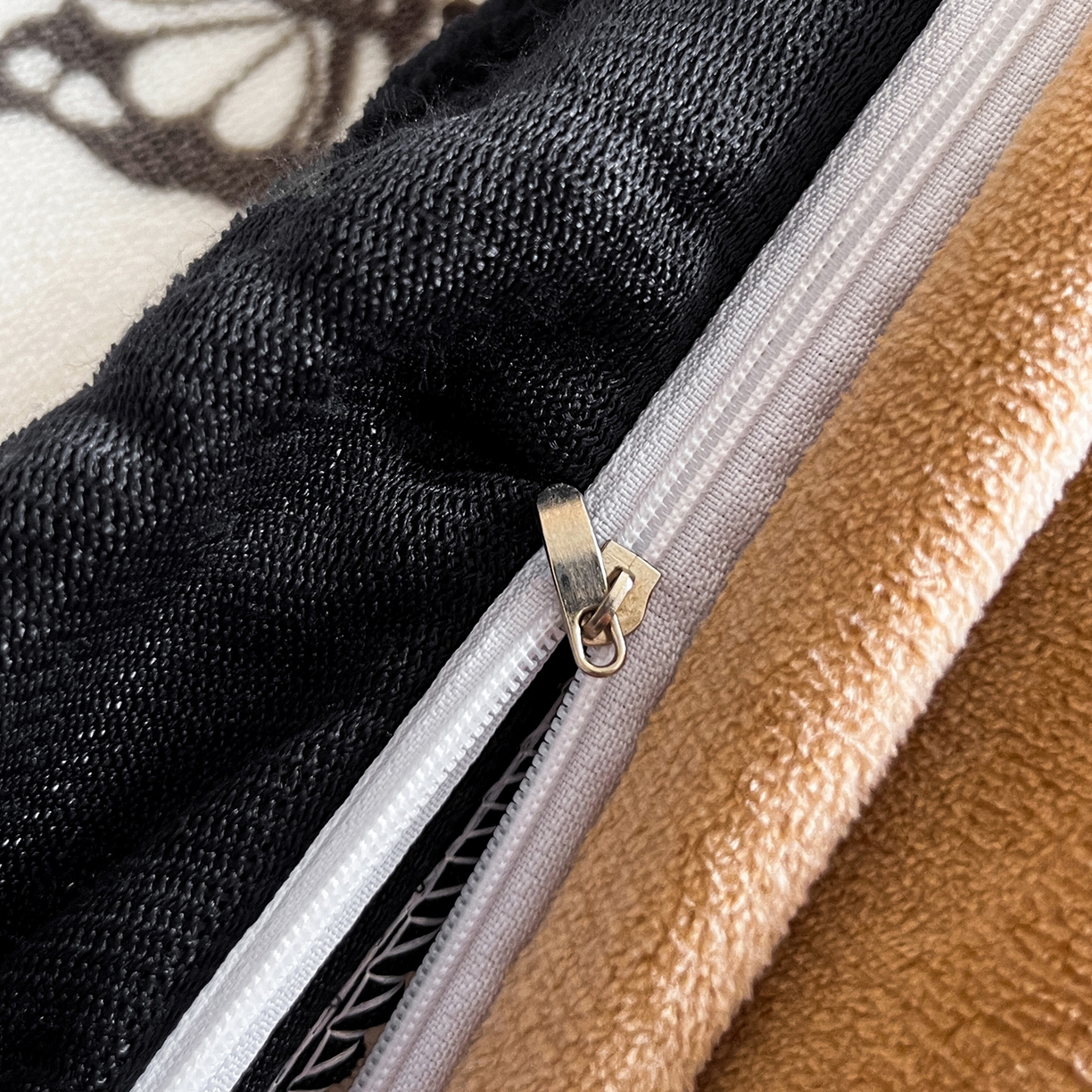 91家纺网 家纺一手货源 找家纺 安哆啦家纺 2025新款法式赫本风牛奶绒床盖四件套 蝴蝶翩翩