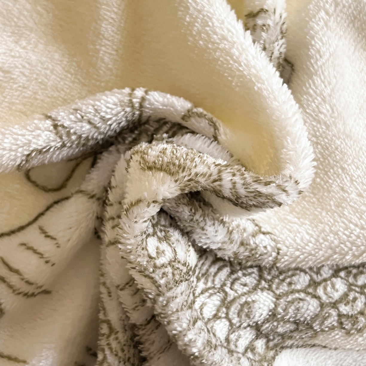 91家纺网 家纺一手货源 找家纺 安哆啦家纺 2025新款法式赫本风牛奶绒床盖四件套 花语浪漫