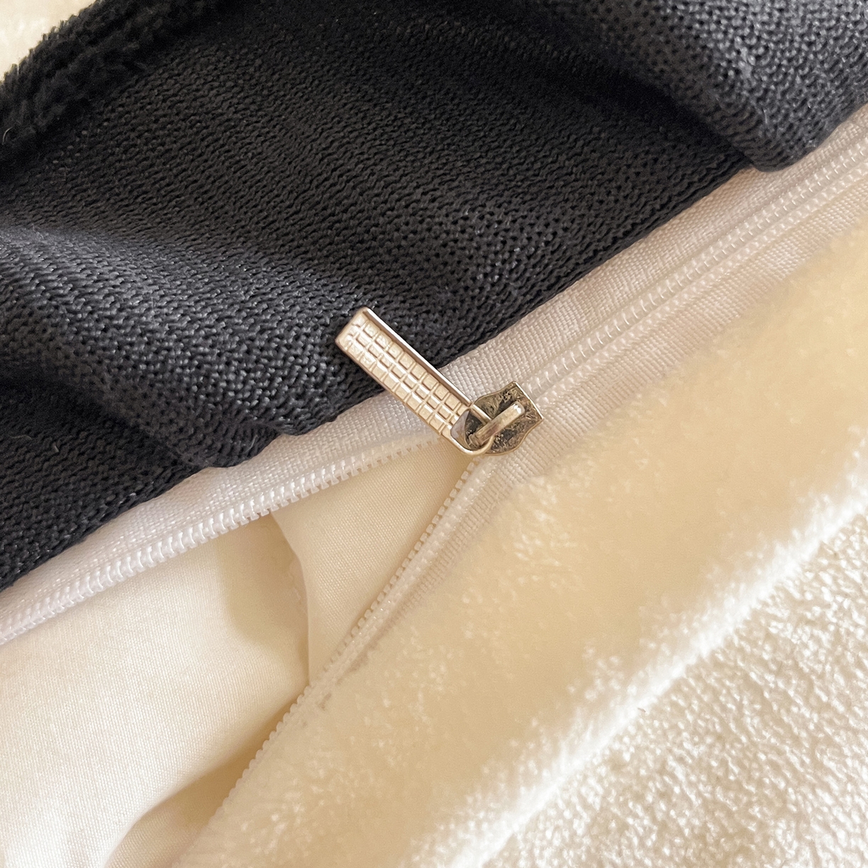 91家纺网 家纺一手货源 找家纺 安哆啦家纺 2025新款法式赫本风牛奶绒床盖四件套 花语浪漫