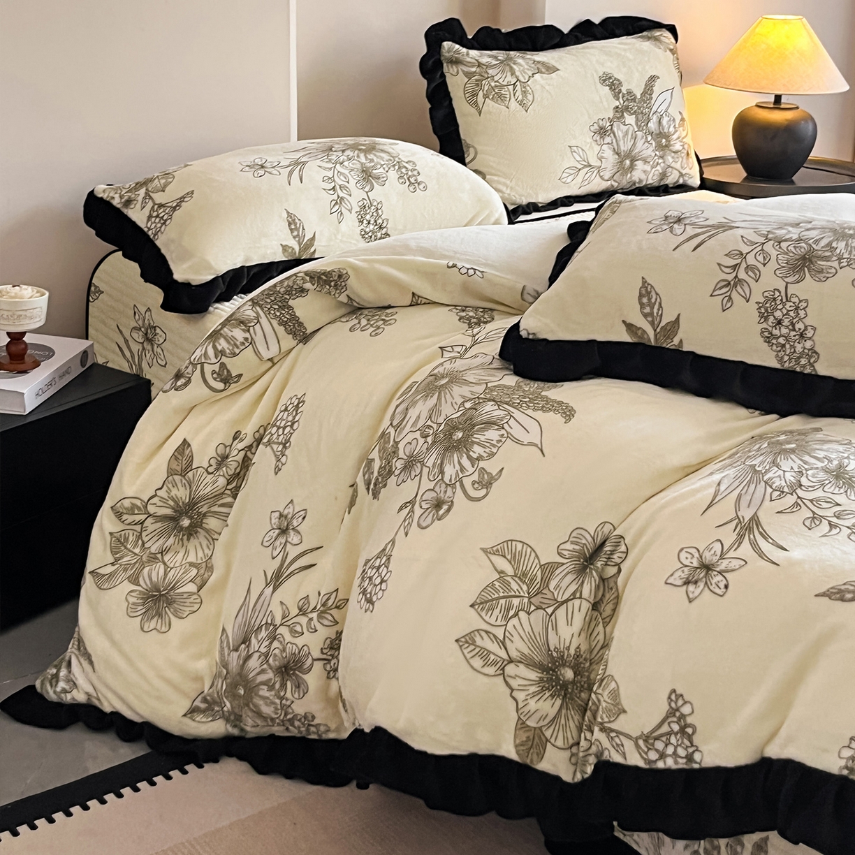 91家纺网 家纺一手货源 找家纺 安哆啦家纺 2025新款法式赫本风牛奶绒床盖四件套 花语浪漫