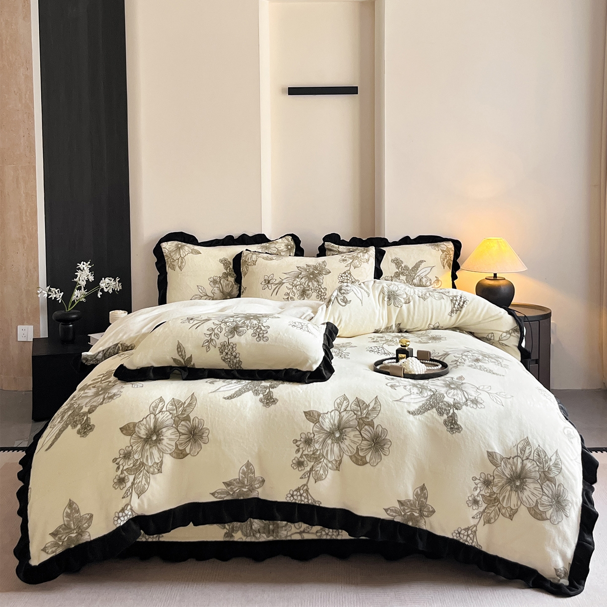 91家纺网 家纺一手货源 找家纺 安哆啦家纺 2025新款法式赫本风牛奶绒床盖四件套 花语浪漫