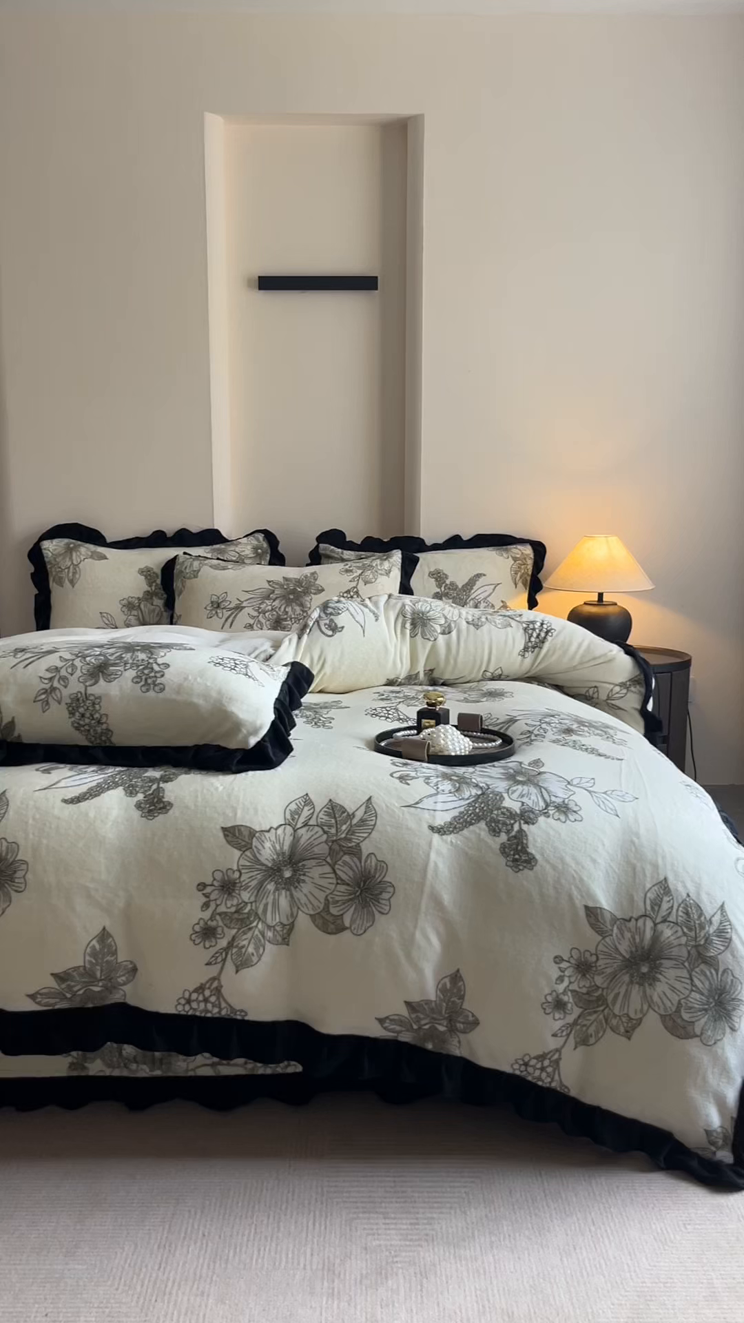 91家纺网 家纺一手货源 找家纺 安哆啦家纺 2025新款法式赫本风牛奶绒床盖四件套 花语浪漫