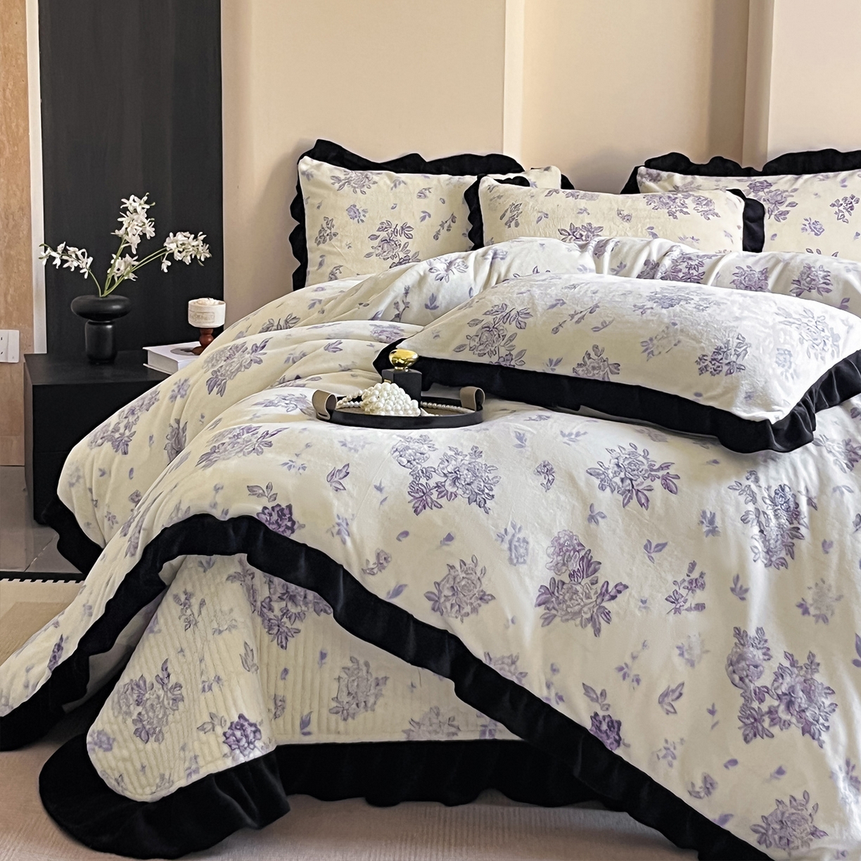 91家纺网 家纺一手货源 找家纺 安哆啦家纺 2025新款法式赫本风牛奶绒床盖四件套 兰絮语