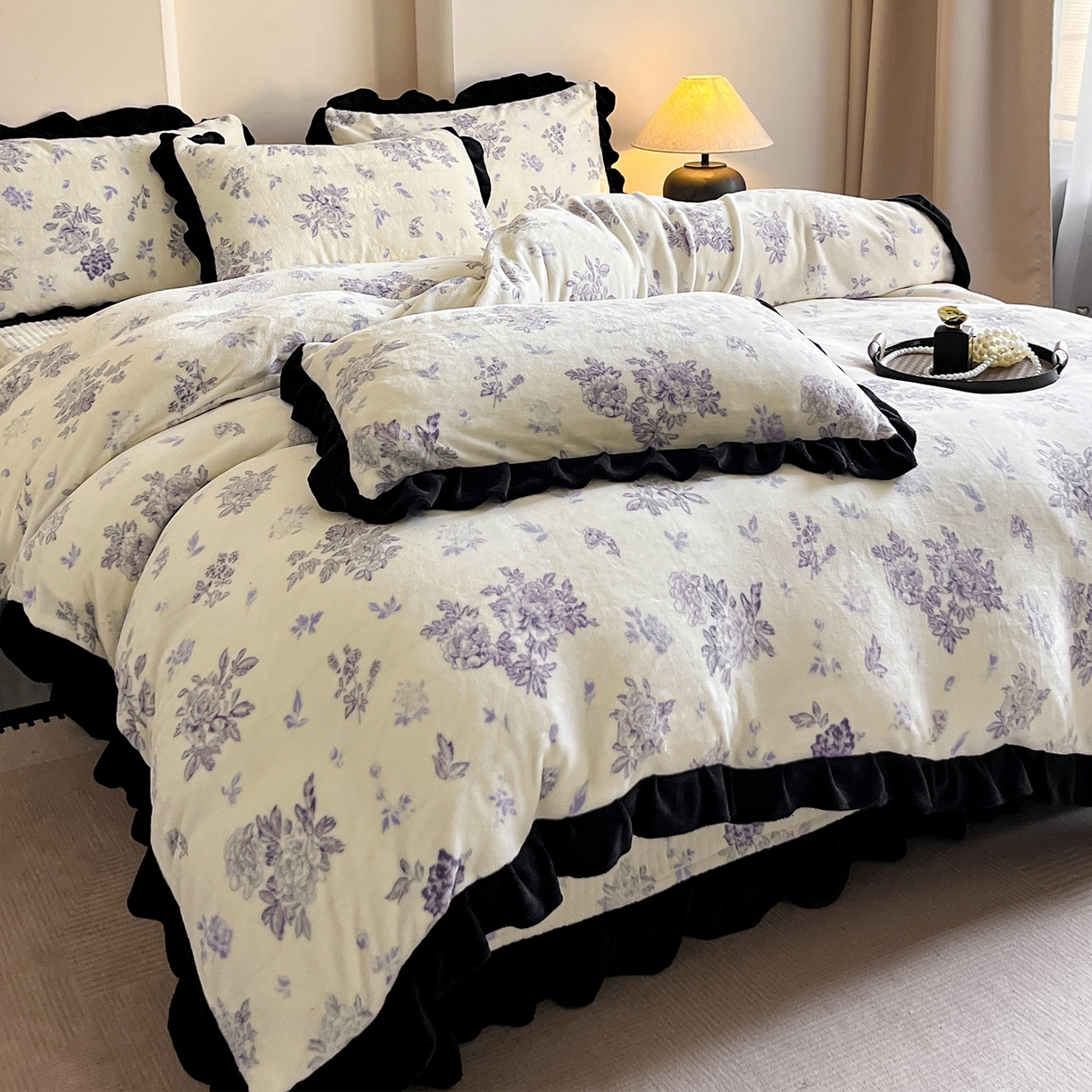 91家纺网 家纺一手货源 找家纺 安哆啦家纺 2025新款法式赫本风牛奶绒床盖四件套 兰絮语