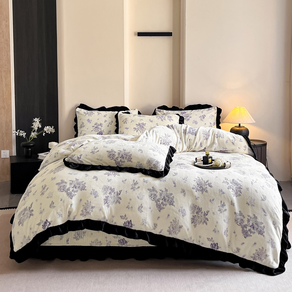 91家纺网 家纺一手货源 找家纺 安哆啦家纺 2025新款法式赫本风牛奶绒床盖四件套 兰絮语