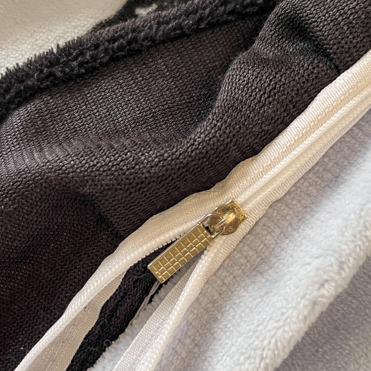 91家纺网 家纺一手货源 找家纺 安哆啦家纺 2025新款法式赫本风牛奶绒床盖四件套 蓝梦里