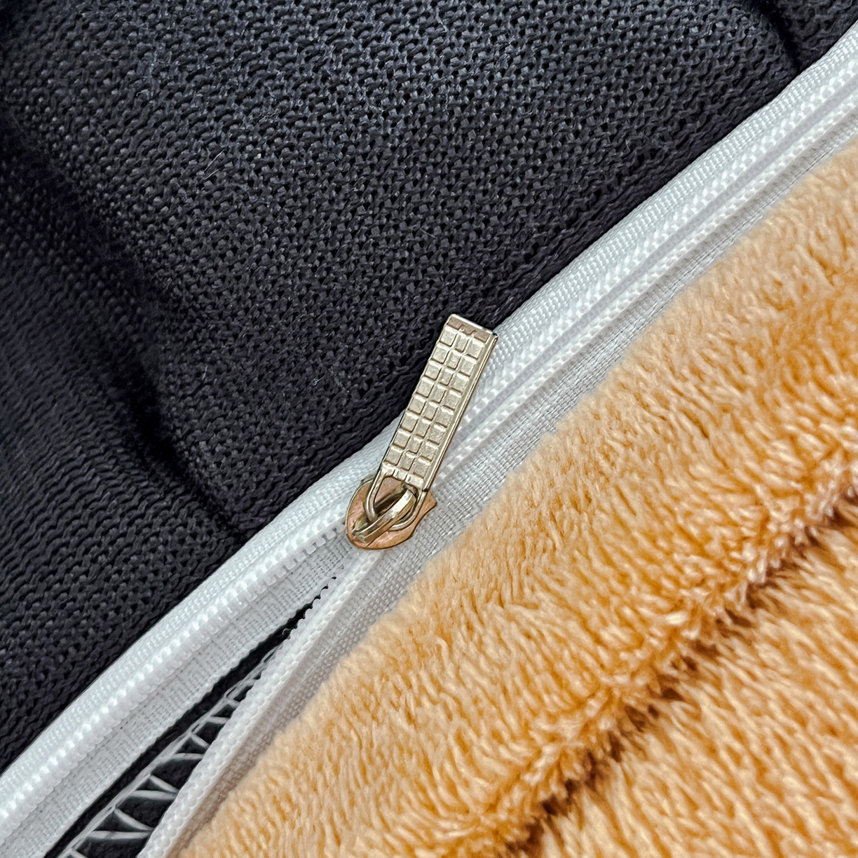 91家纺网 家纺一手货源 找家纺 安哆啦家纺 2025新款法式赫本风牛奶绒床盖四件套 玫瑰的诗