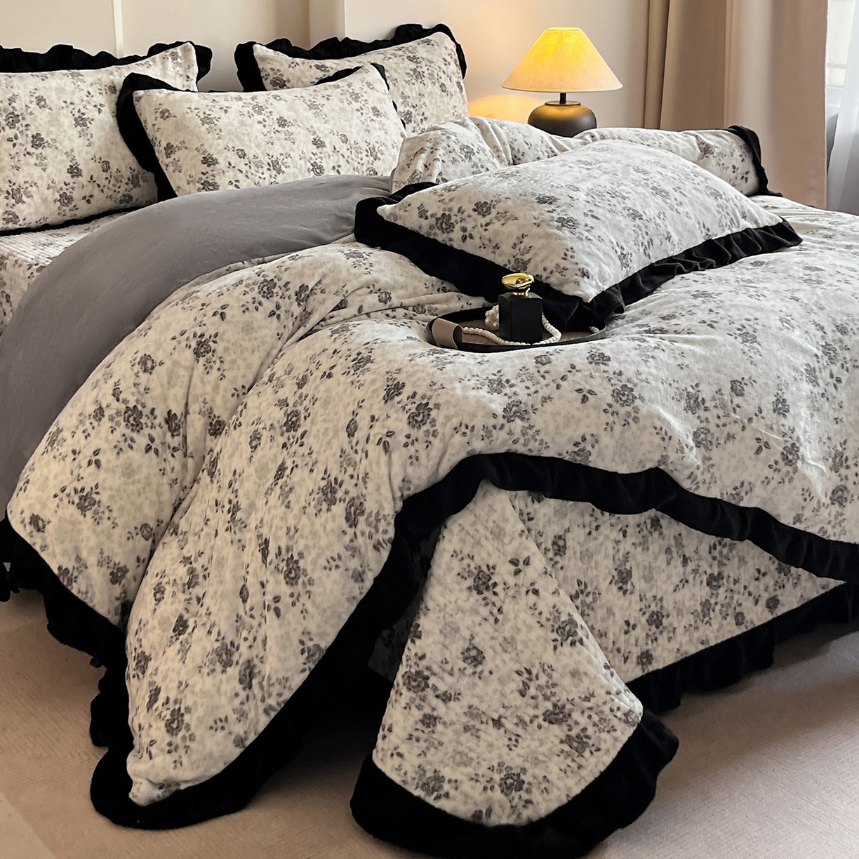 安哆啦家纺 2025新款法式赫本风牛奶绒床盖四件套 星河入梦