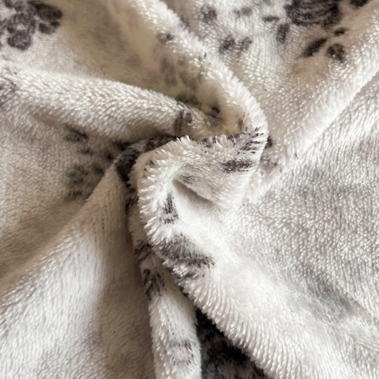 91家纺网 家纺一手货源 找家纺 安哆啦家纺 2025新款法式赫本风牛奶绒床盖四件套 星河入梦