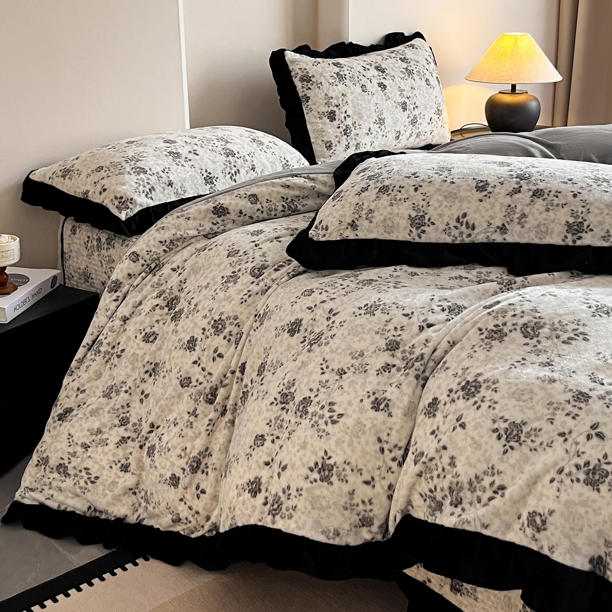 91家纺网 家纺一手货源 找家纺 安哆啦家纺 2025新款法式赫本风牛奶绒床盖四件套 星河入梦