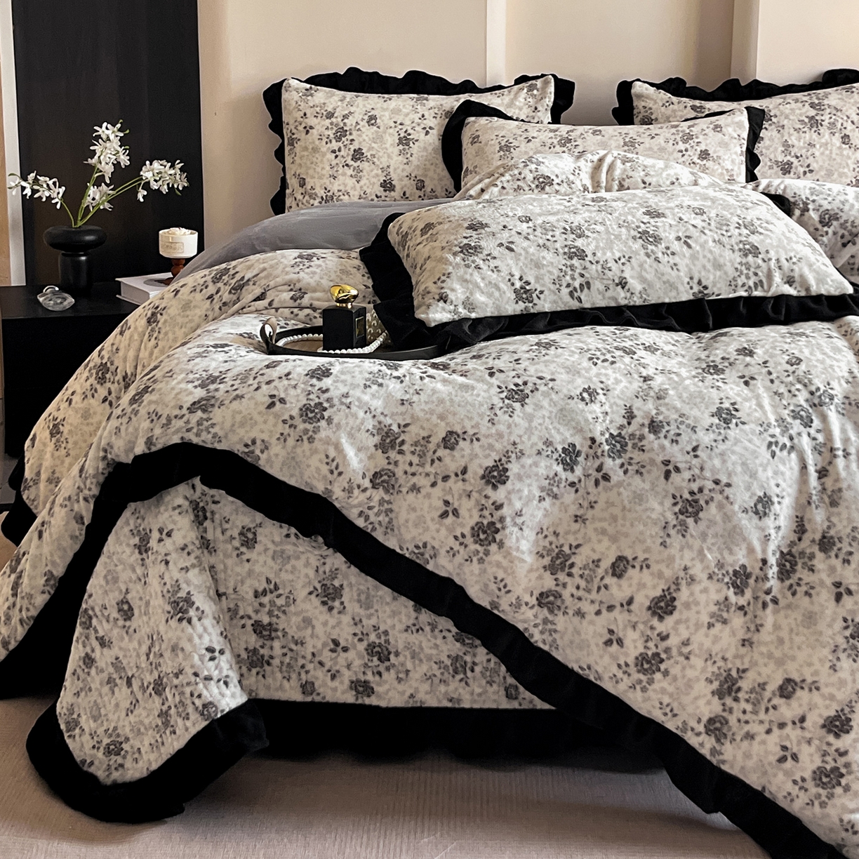 91家纺网 家纺一手货源 找家纺 安哆啦家纺 2025新款法式赫本风牛奶绒床盖四件套 星河入梦